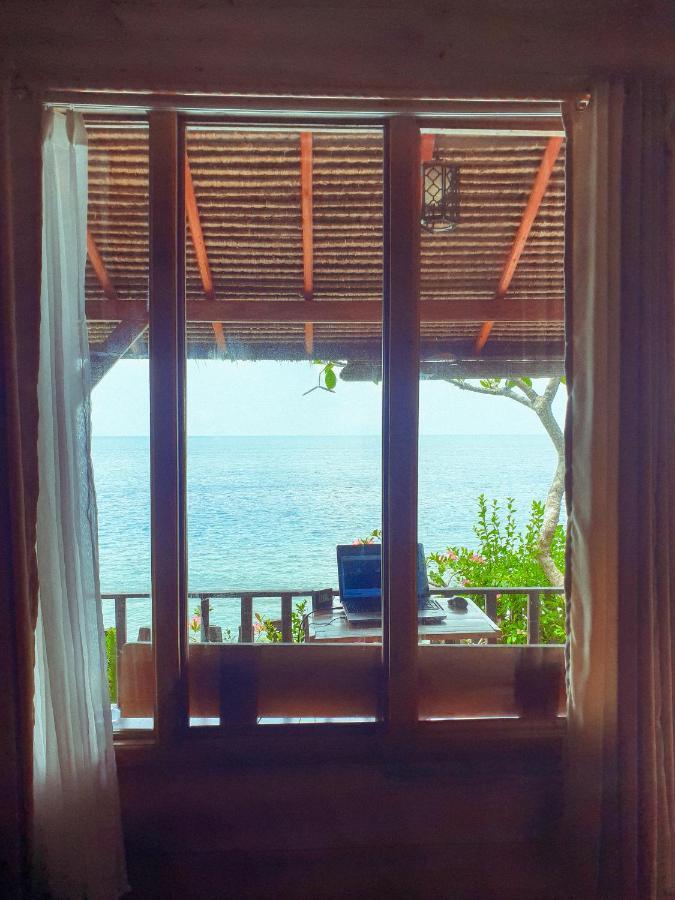 Malibu Huts Hotel Semaya Exterior photo