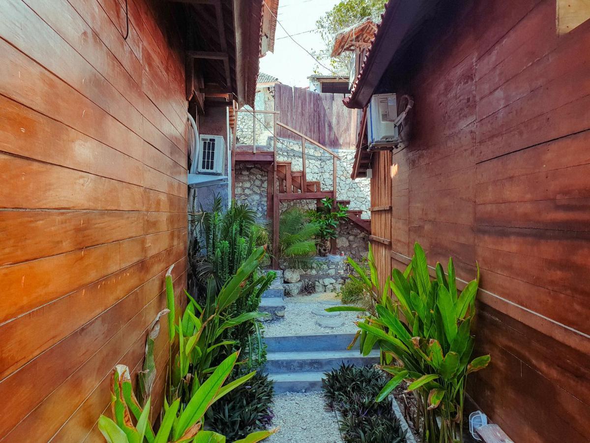 Malibu Huts Hotel Semaya Exterior photo