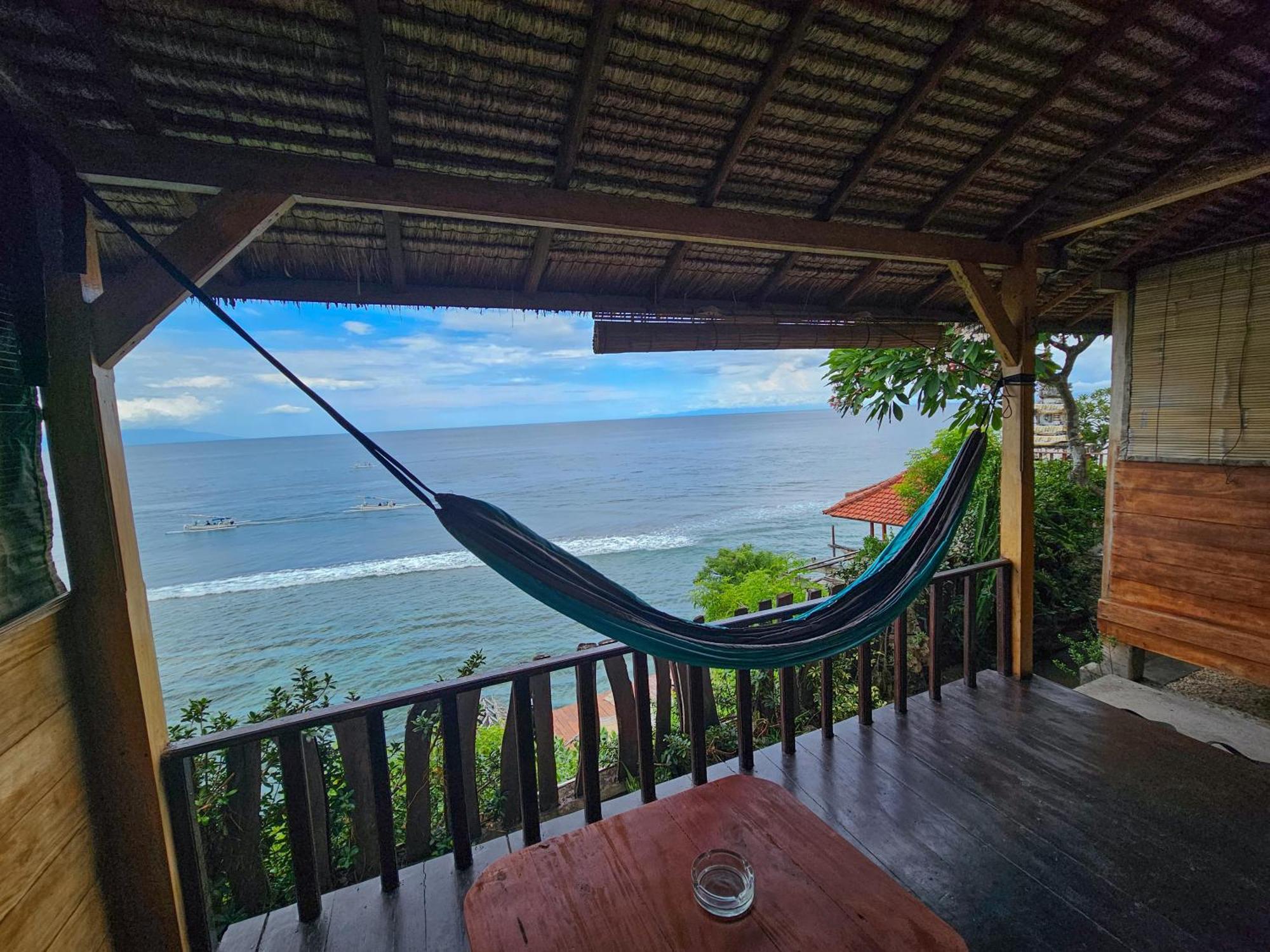 Malibu Huts Hotel Semaya Exterior photo